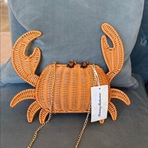 Tommy Bahama crab 🦀 purse with gold chain. Summer statement piece. NWT